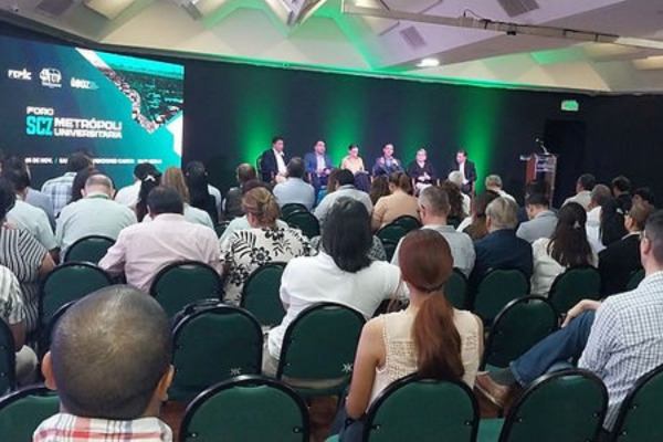 FORO SANTA CRUZ METRÓPOLI UNIVERSITARIA, IMPULSA EL DESARROLLO DEL CAPITAL HUMANO EN LA REGIÓN